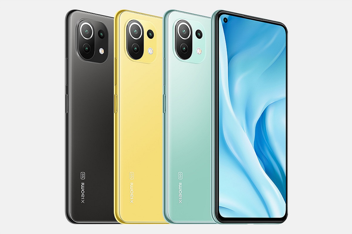 Montagem com quatro aparelhos do mesmo modelo de celular Xiaomi
