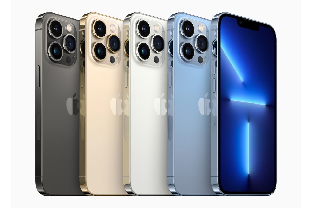 iPhone: Celulares Fileira de celulares iPhone em cores diferentes