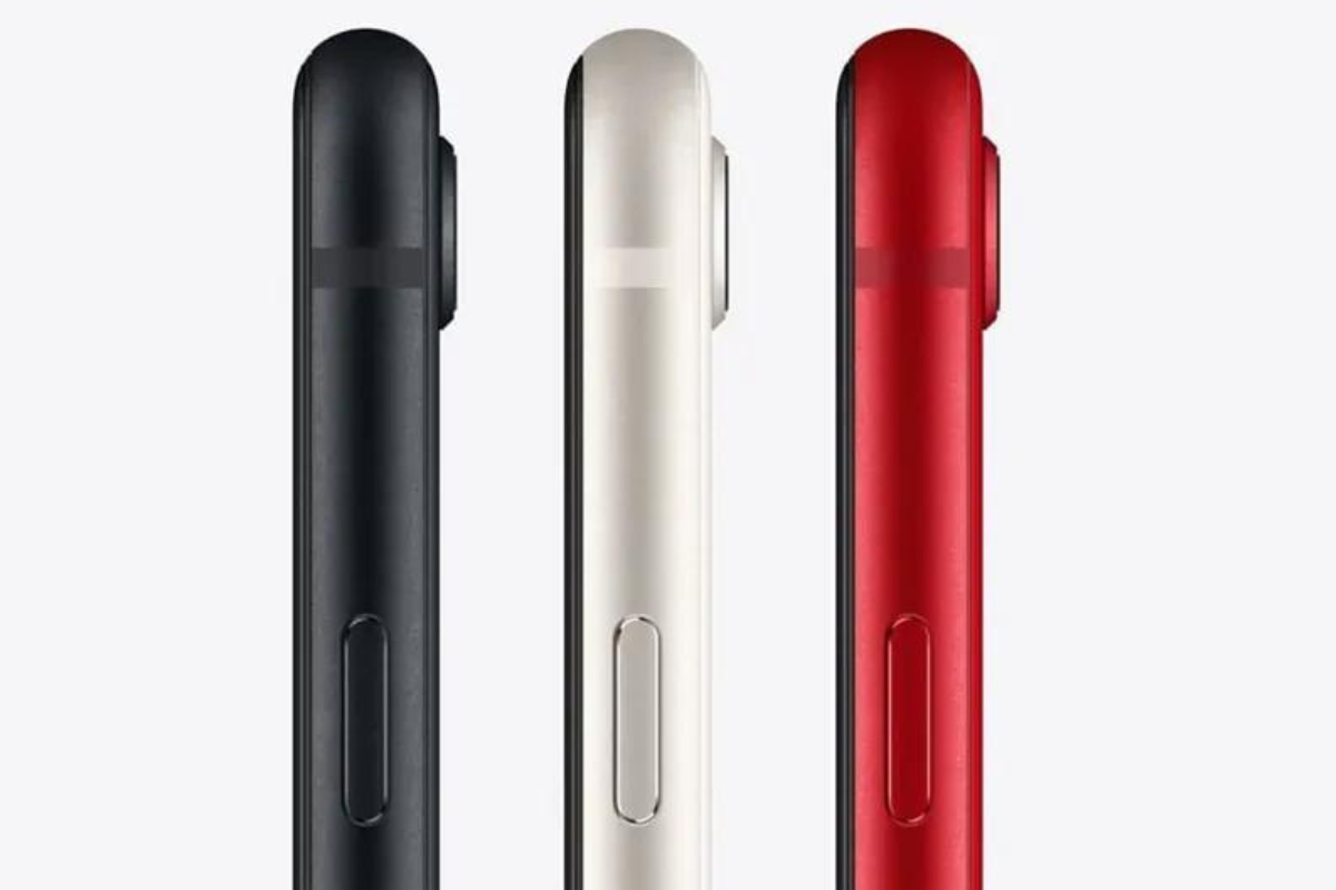 Modelo: iPhone SE Três celulares modelo iPhone SE de lado em montagem nas cores preto, prata e vermelho, mostrando espessura do mesmo