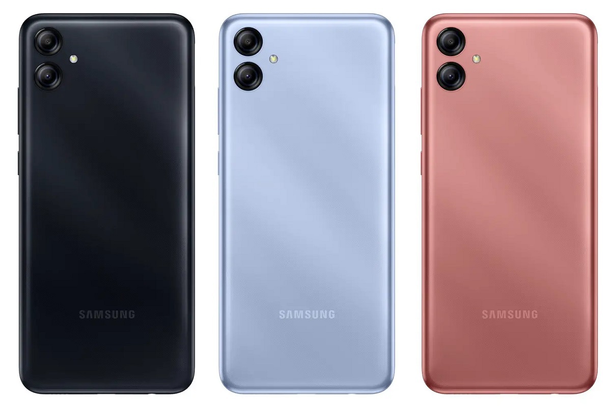 Galaxy A04e em montagem com três exemplares de costas nas cores preto, azul e rosa