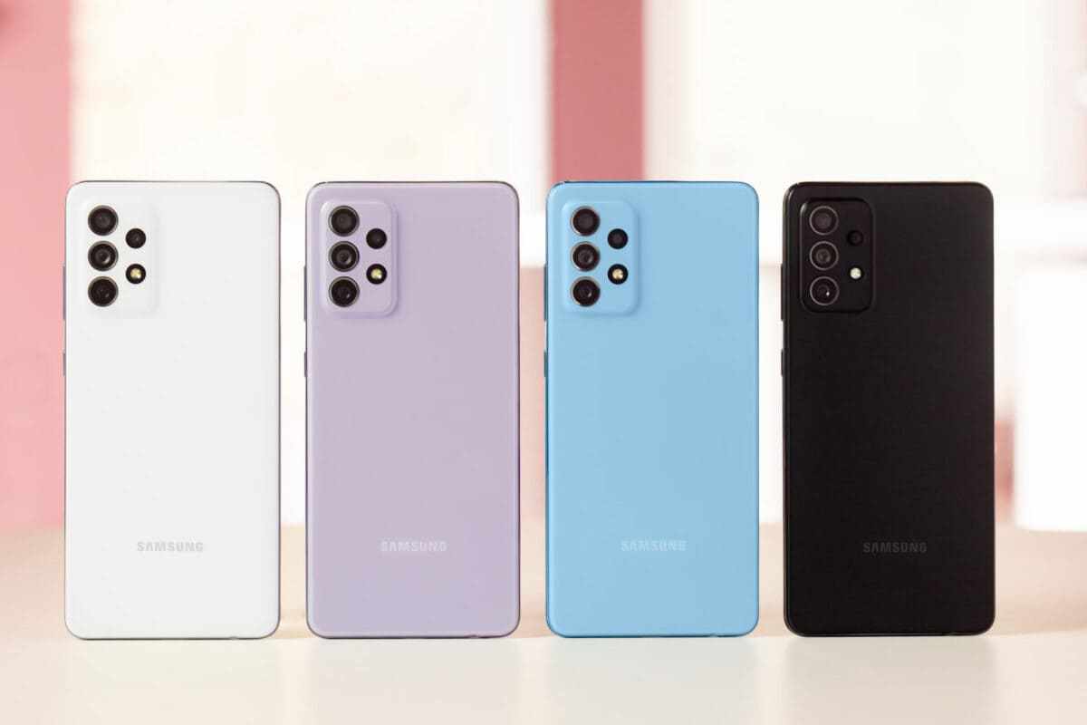 Galaxy A52 com quatro exemplares mostrando verso do celular e suas cores branca, lilás, azul e preto