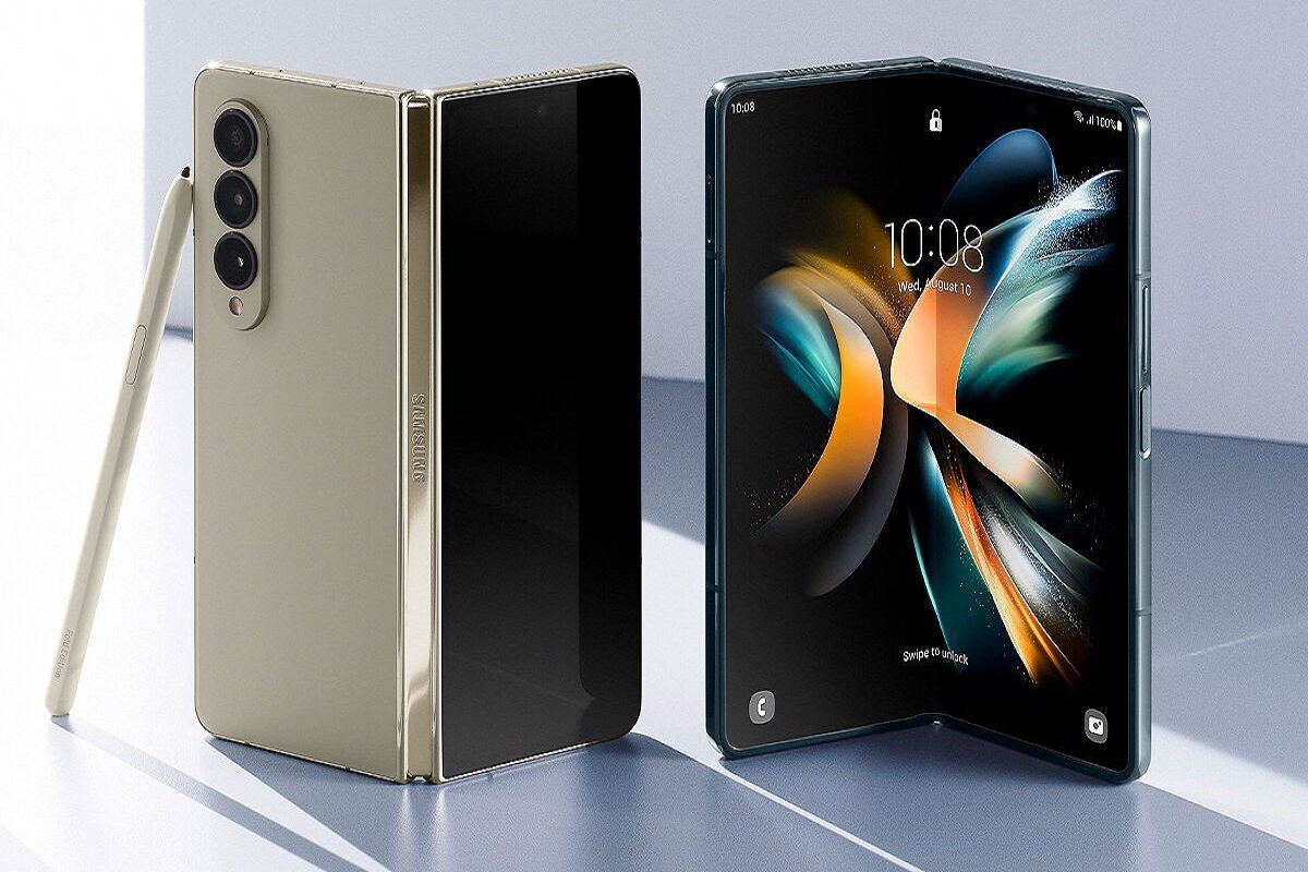 Touvh screen: Galaxy Z Fold 4 Galaxy Z Fold 4 dourado mostrando detalhes e sua caneta touch screen