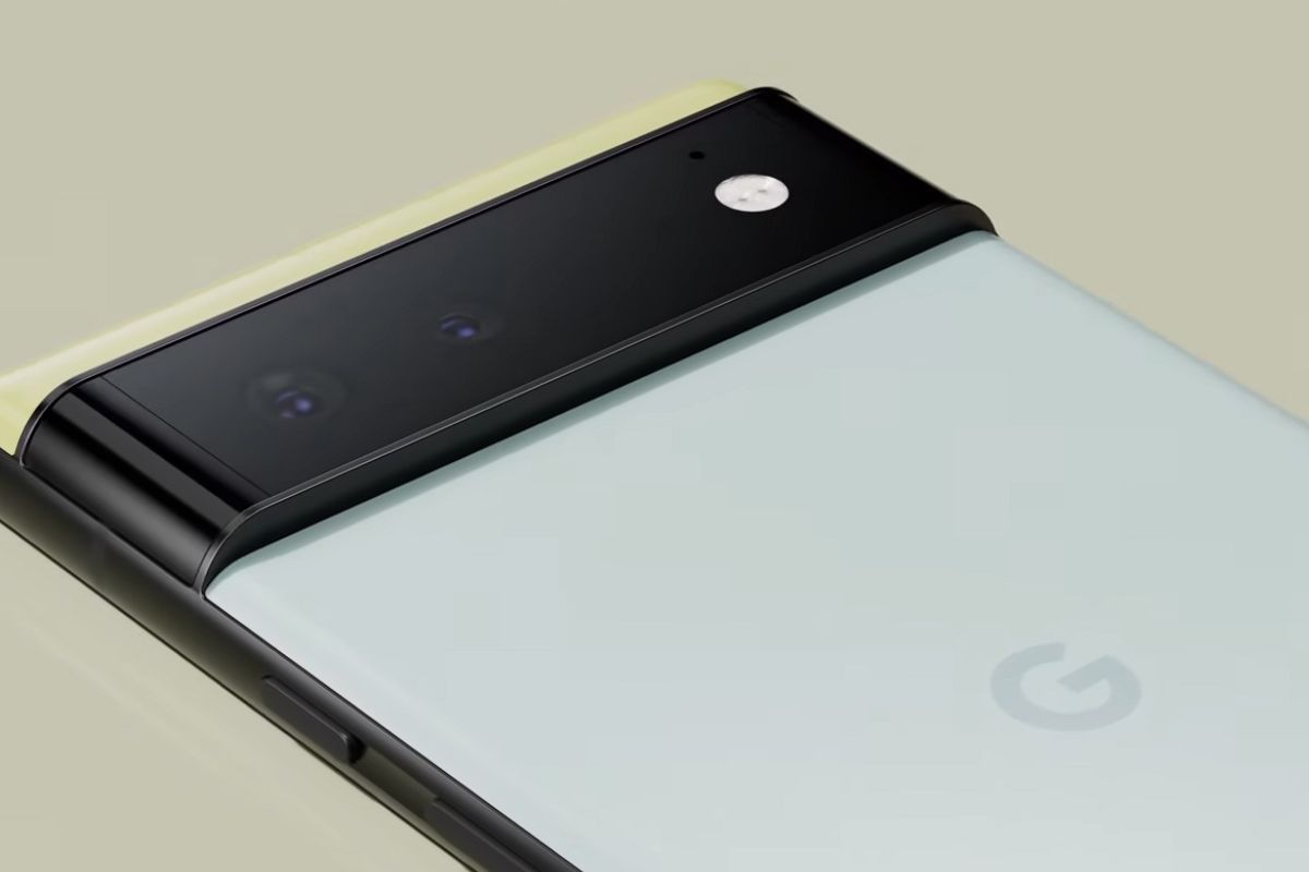 Câmeras: Google Pixel 6 Google Pixel 6 com tela para baixo mostrando suas costas e seu conjunto de câmeras