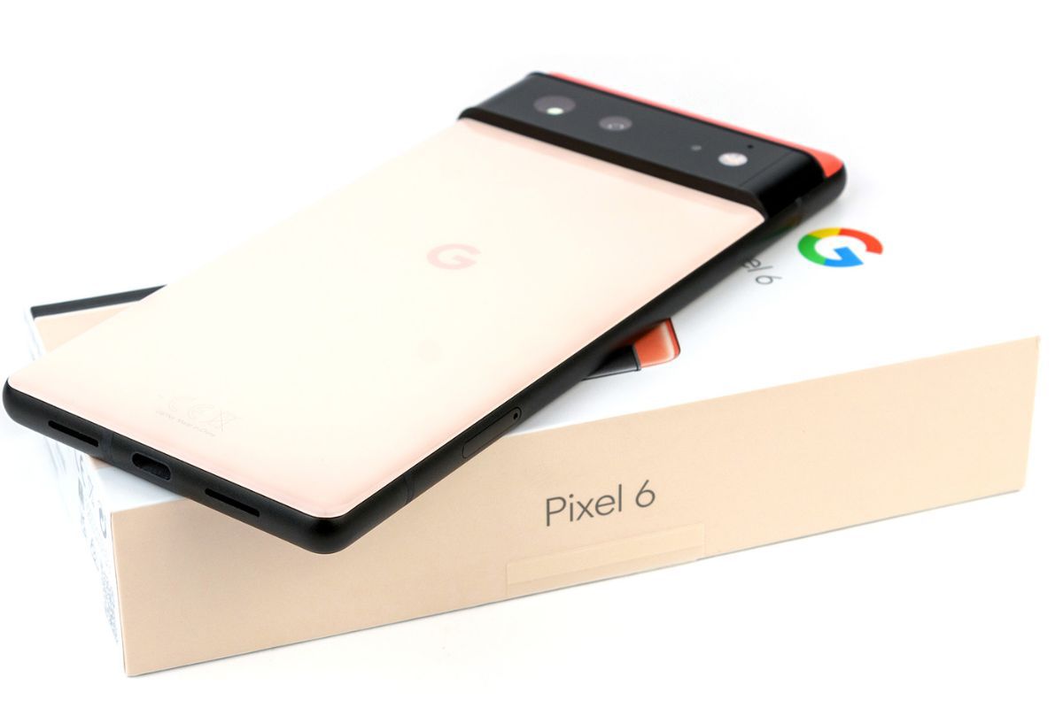 Caixa: Google Pixel 6 Google Pixel 6 sobre caixa em foto para sites de vendas