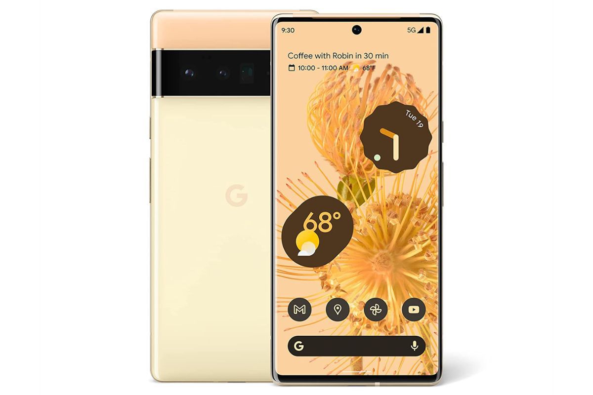 Smartphone Google Pixel 6 dourado com dois ângulos diferentes