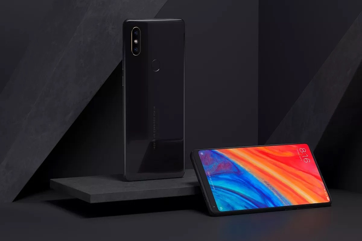 Xiaomi Mi Mix 2S preto em exibição para sites de vendas mostrando tela e costas do aparelho