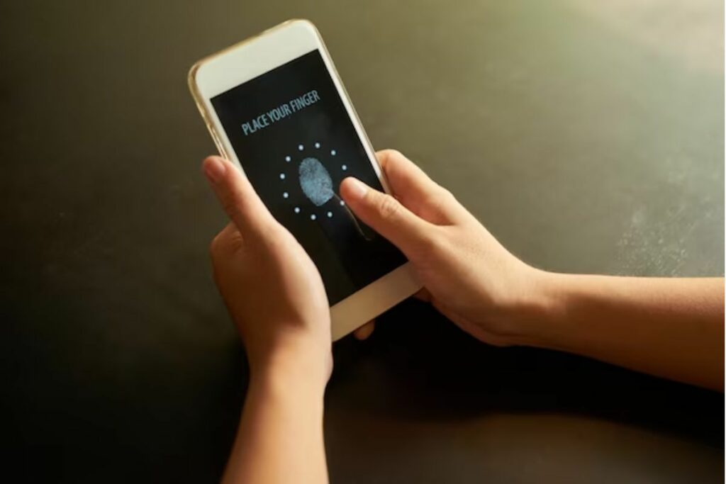 aplicativos antivírus aplicativos antivírus: a imagem mostra um smartphone mostrando a segurança em seus acessos.
