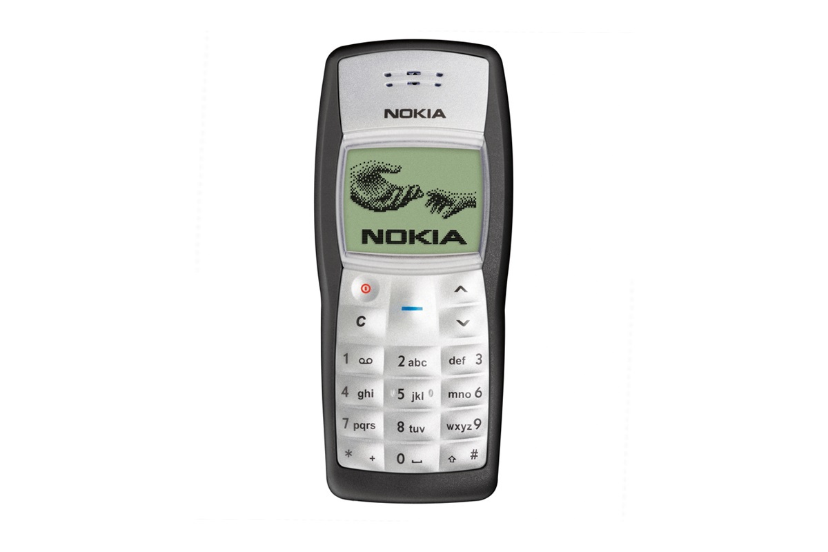 Lembre a simplicidade e a resistência do Nokia 1100 o Lanterninha