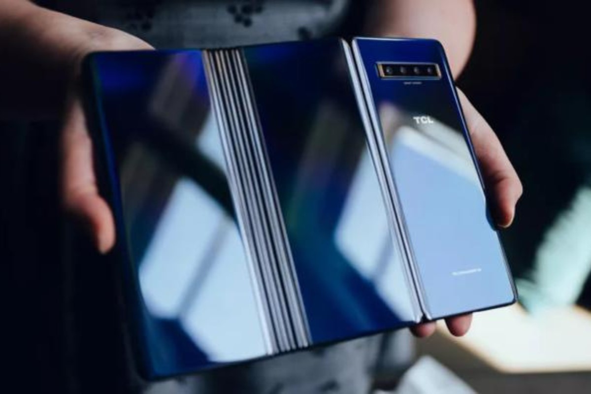 Novo celular TCL será o mais fino do mundo com dobra tripla
