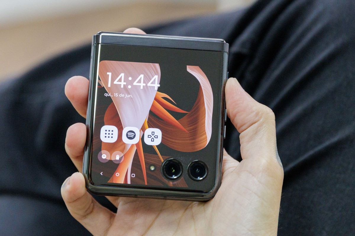 Celular Motorola Razr 50 Ultra será o dobrável com carregamento mais rápido do mundo